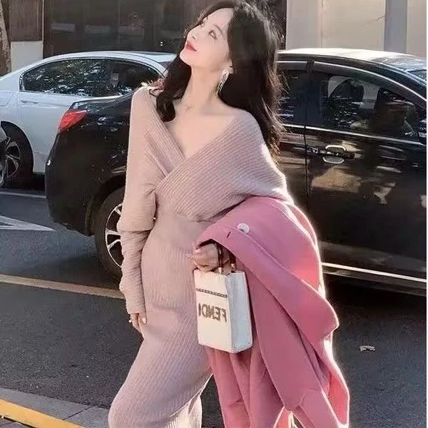 2024年秋冬新款法式气质优雅名媛风毛衣裙领显针织连衣裙冬季裙子