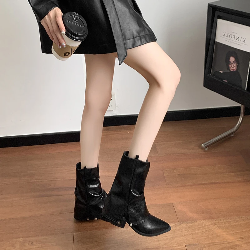 爆款靴子2024年秋冬季女中筒尖头粗跟高跟短靴辣妹金属裤管靴显瘦