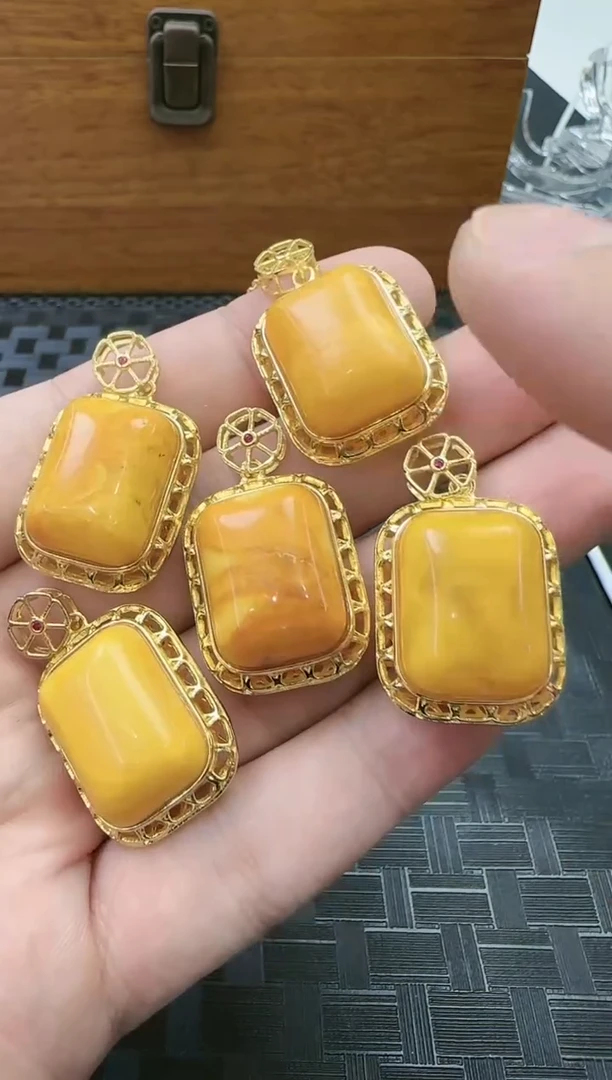 【大德珠宝】20472-蜜蜡吊坠一个（多样性发其一）