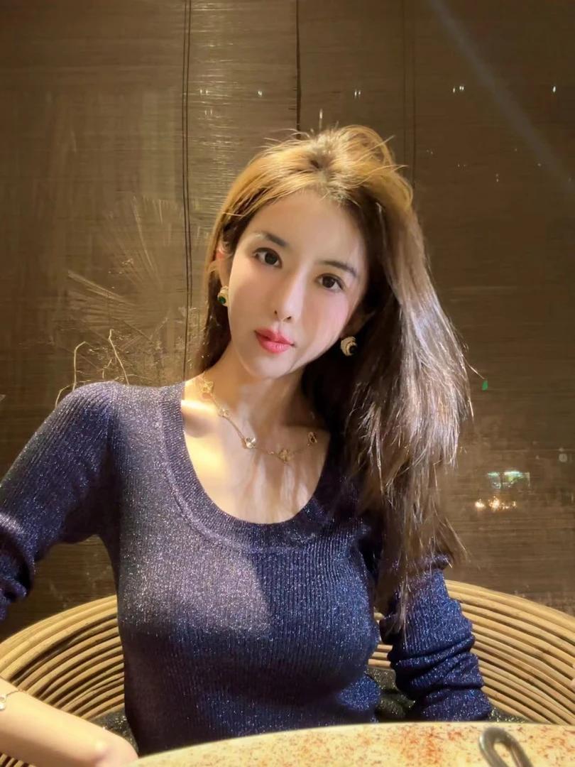 BABY ANNE意大Li闪闪纱显白紫柔软奢华圆领V领上衣PD233041