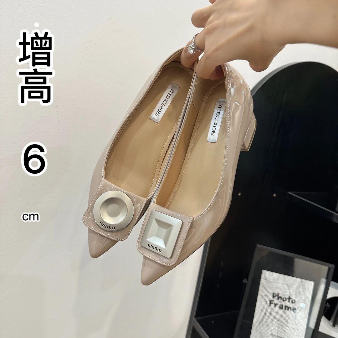 增高6cm复古金属扣尖头粗跟单鞋女款（清仓福利 非质量问题不退换）