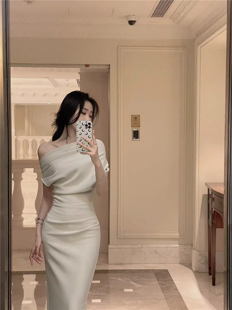 杏色褶皱连衣裙女斜肩露肩生日小礼裙高级感聚会日常晚宴包臀裙