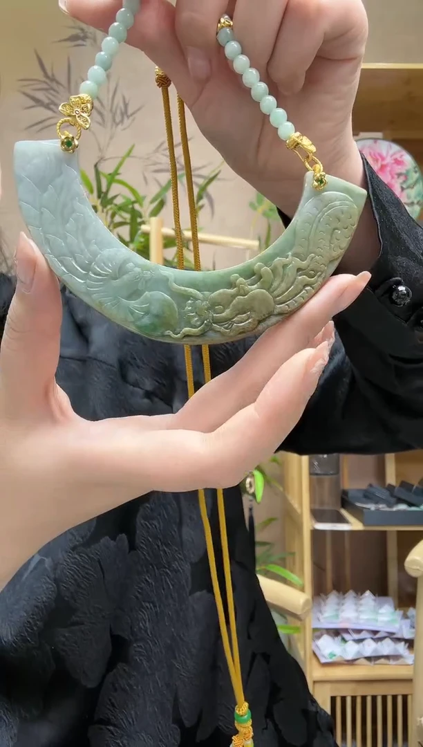 【闪购商品】翡翠颈饰未镶嵌吊坠