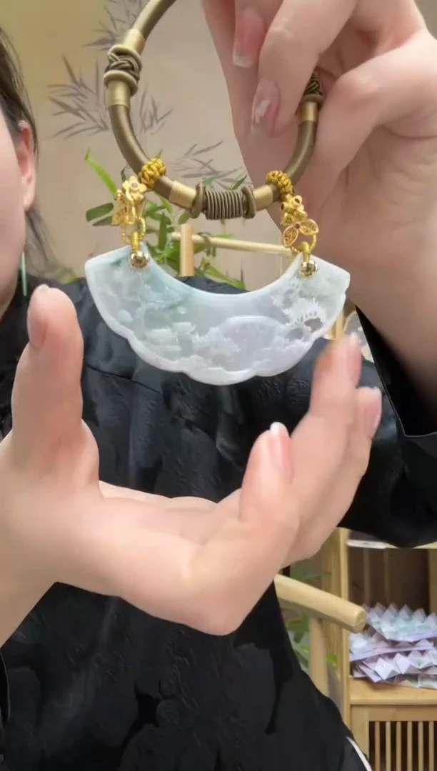 【闪购商品】翡翠颈饰未镶嵌吊坠