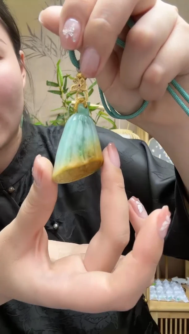 【闪购商品】翡翠颈饰未镶嵌吊坠