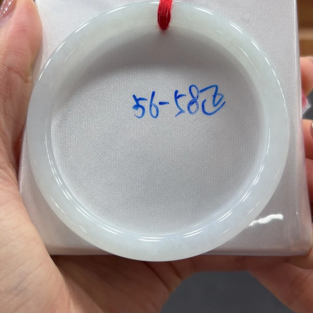 翡翠手镯未镶嵌翡翠
