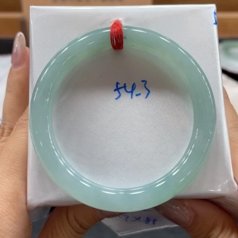 翡翠手镯未镶嵌翡翠