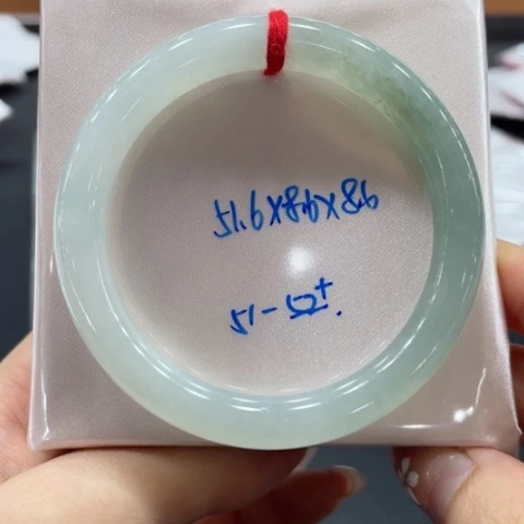 翡翠手镯未镶嵌翡翠