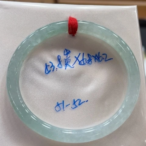翡翠手镯未镶嵌翡翠