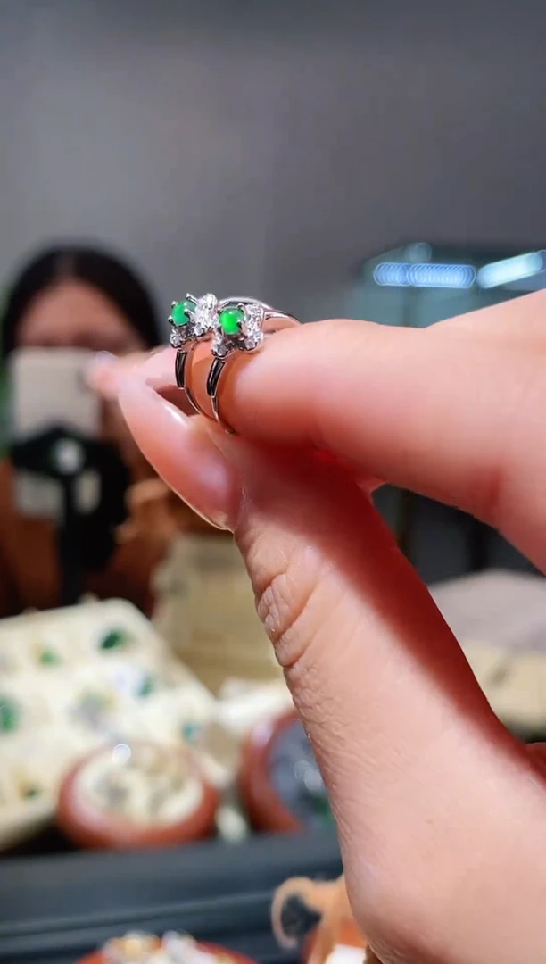 【闪购商品】翡翠颈饰未镶嵌蛋面耳包23233