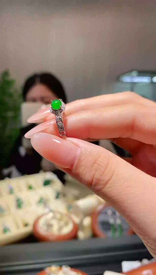 【闪购商品】翡翠颈饰未镶嵌25607