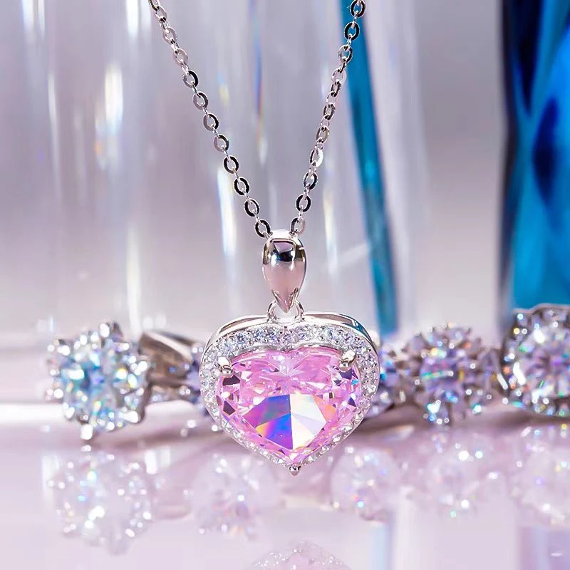 时尚精致粉色爱心吊坠项链