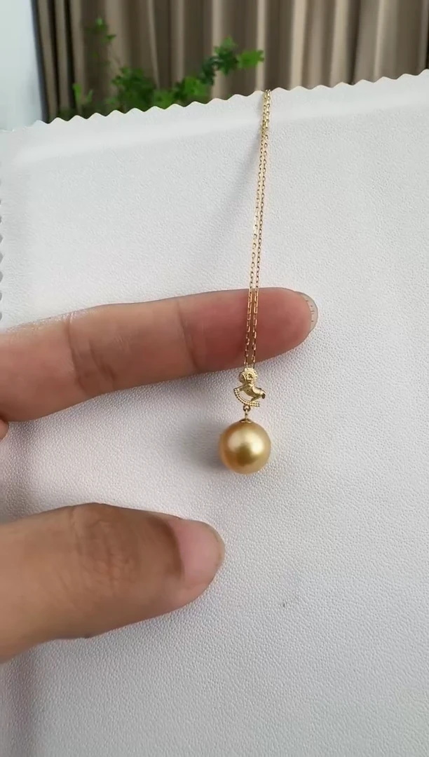 【闪购商品】海水珍珠吊坠(赠链)18K金镶嵌南洋金珠小马（一物一发）