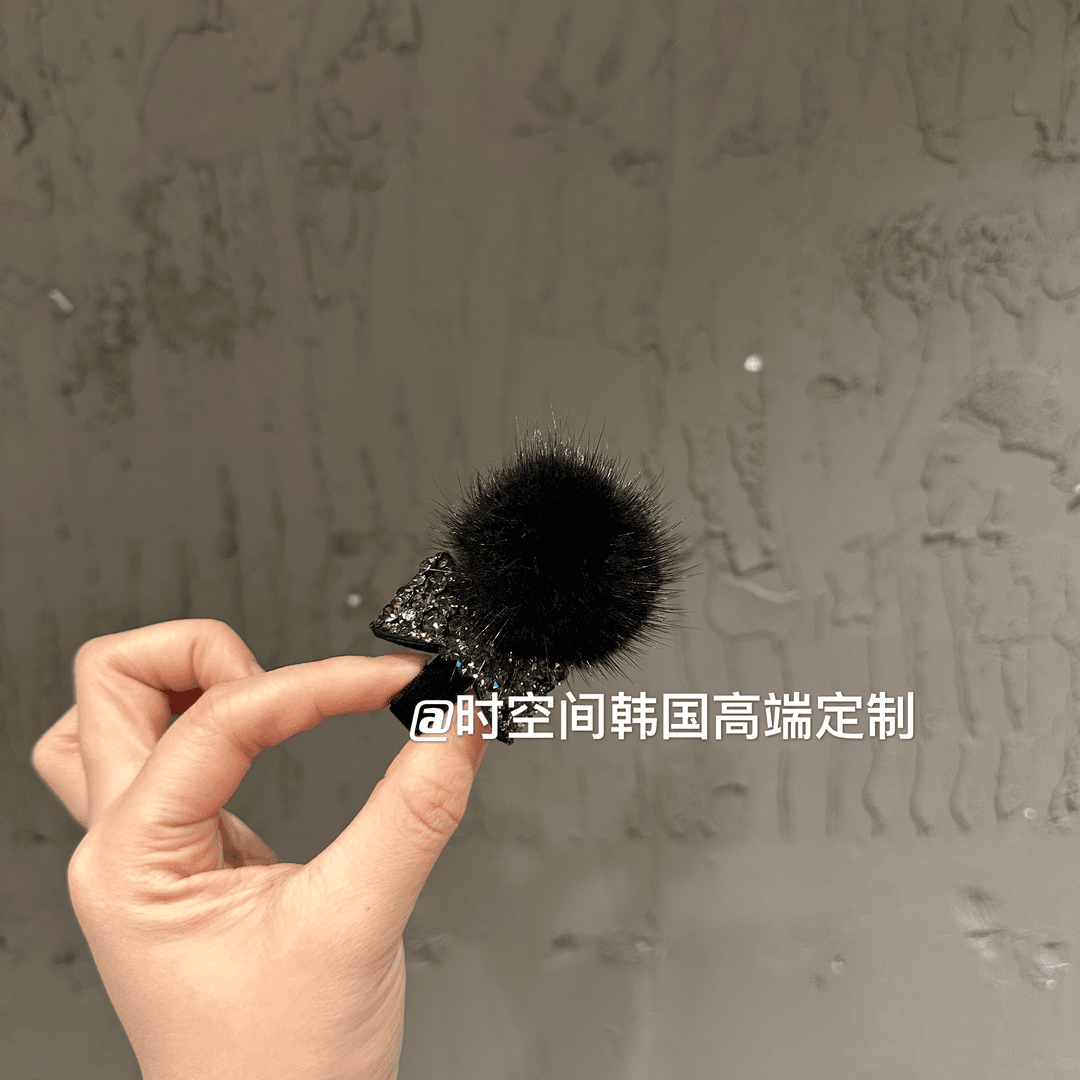 【时空间Q】韩国轻奢高级施家钻貂貂毛”棒棒糖“蝴蝶结侧边夹鸭嘴夹