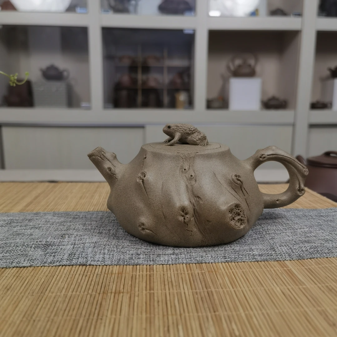 宜兴紫砂壶段泥仿生器金蟾树桩壶