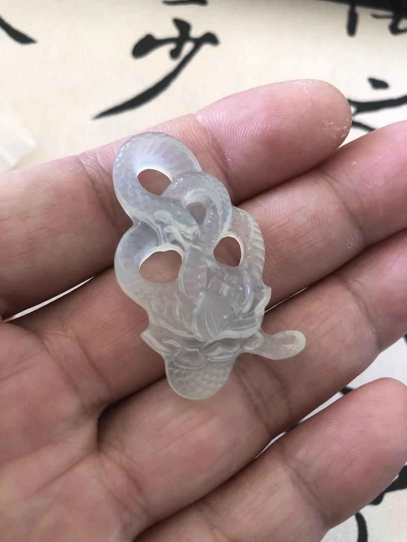 岫玉蛇纹石莲花蛇女款吊坠清新可爱款精美手工迷你宝宝