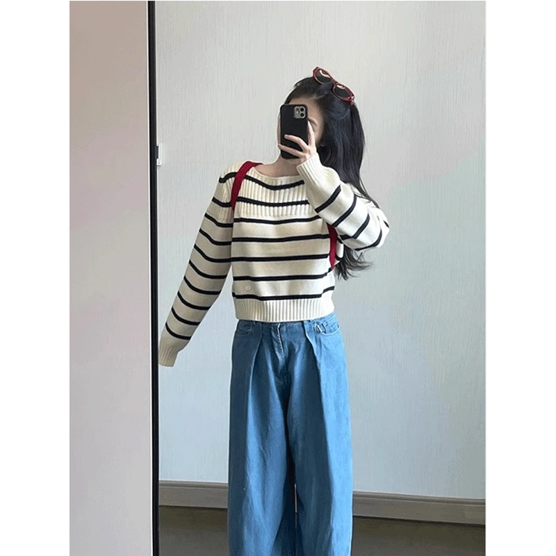 软糯黑白条纹斜领露肩套头毛衣女秋冬慵懒风宽松浣熊绒针织衫上衣