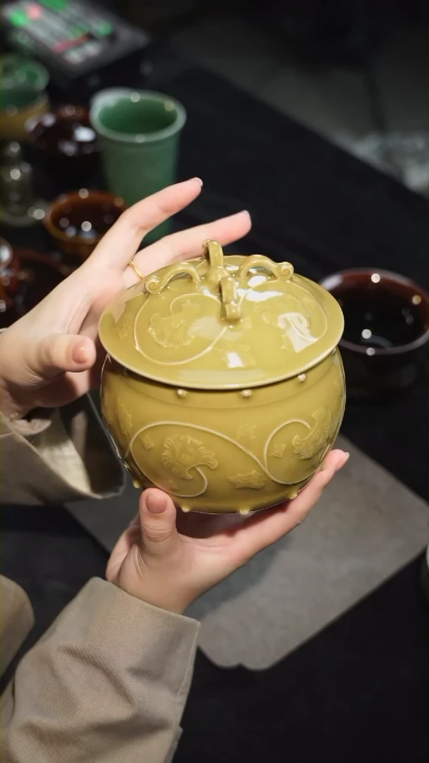 【闪购商品】瓷杯郑原斌 四系牡丹盖罐 米黄
