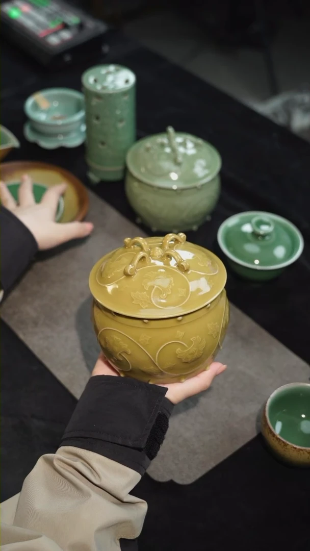 【闪购商品】瓷杯郑原斌 四系牡丹盖罐 米黄