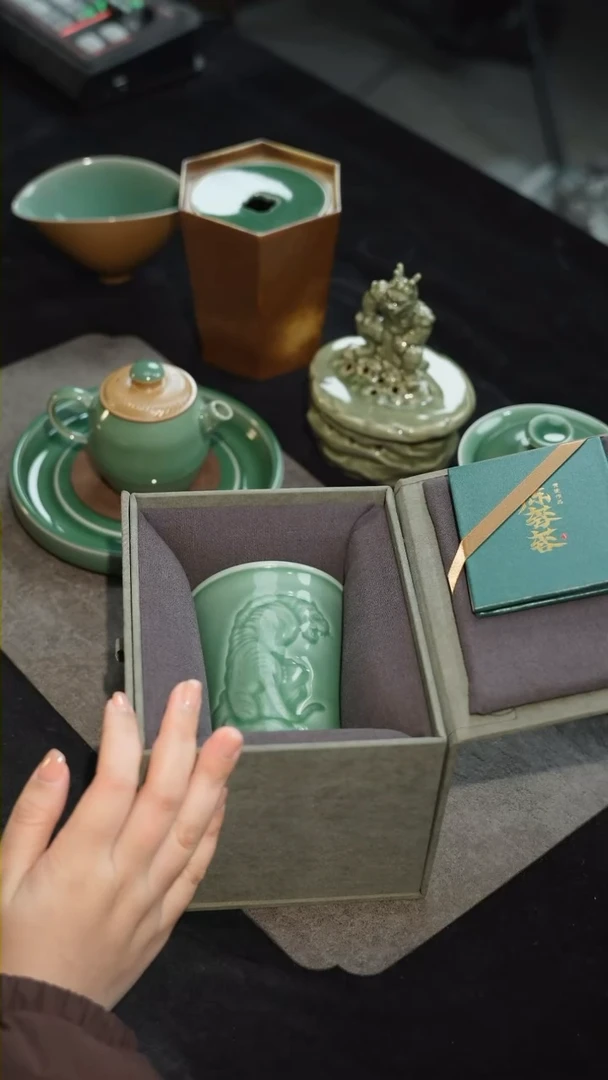 【闪购商品】瓷杯陈蓉蓉 高山虎啸