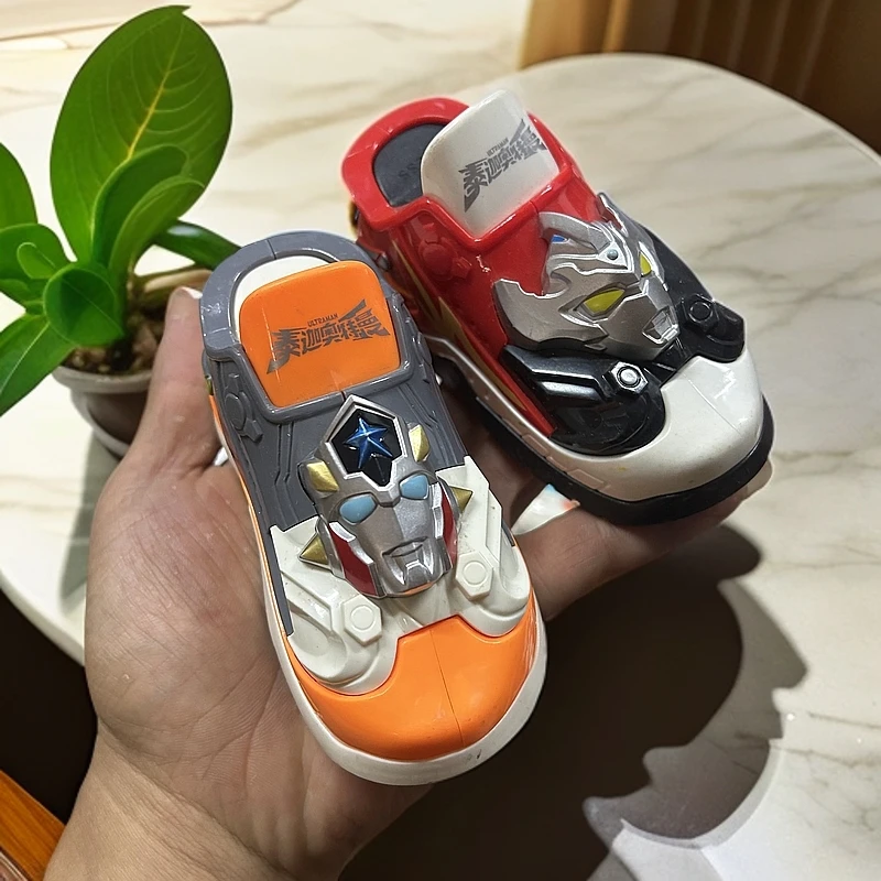 奥特曼鞋子车玩具发3个.底部瑕疵.以直播间为准