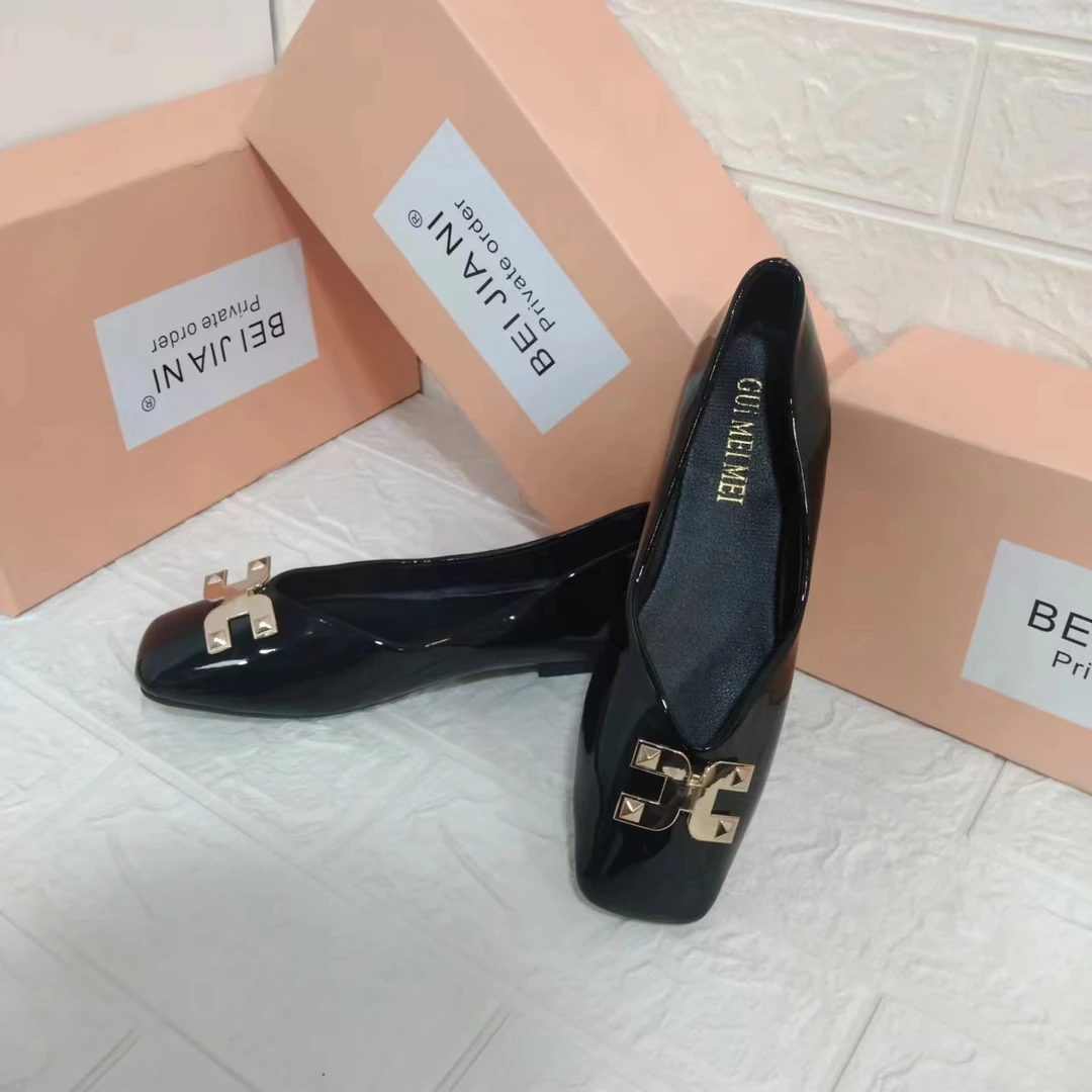 肥仔推荐 666-101 黑色 新款漆皮时尚百搭休闲软底气质方头单鞋女