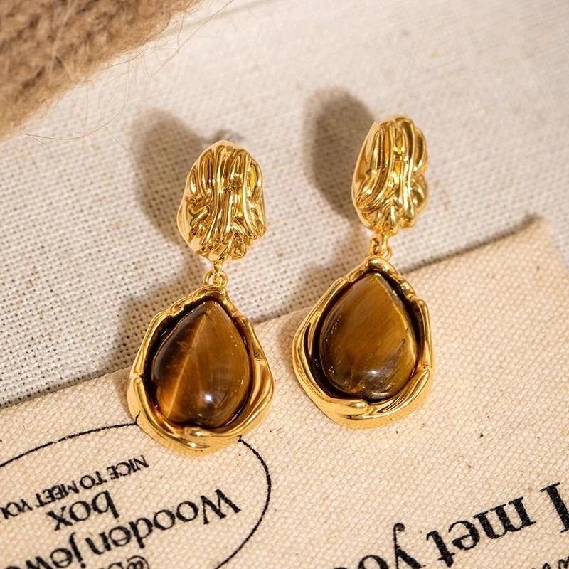 美拉德水滴百搭耳钉2024秋冬新款小众设计感高级耳环独特复古耳饰