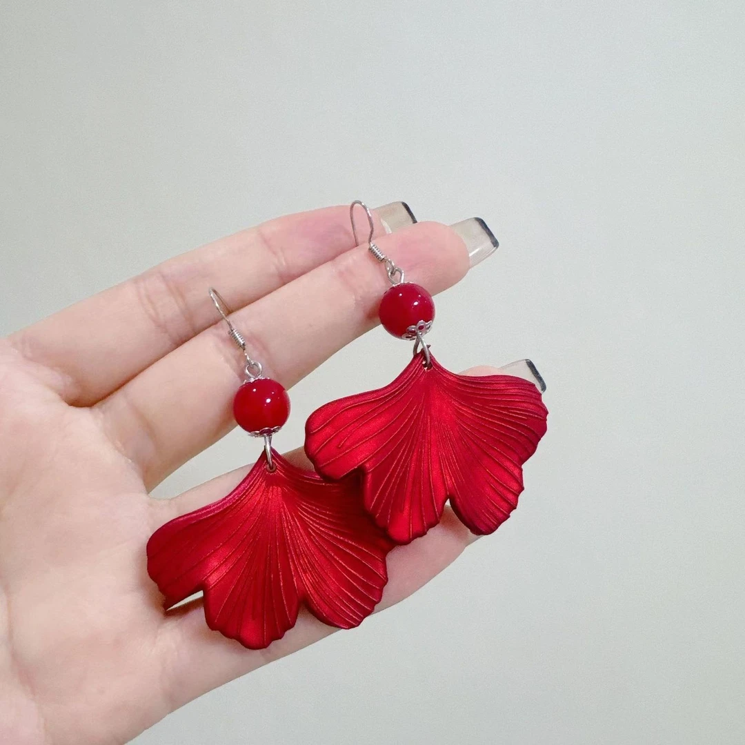 新年红色杏叶耳环女复古气质高级轻奢耳钉本命年喜庆时尚耳饰