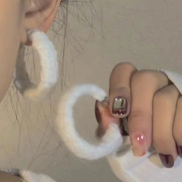 合金耳饰 毛绒耳圈新款2023年爆款小众设计感耳饰女高级气质独特