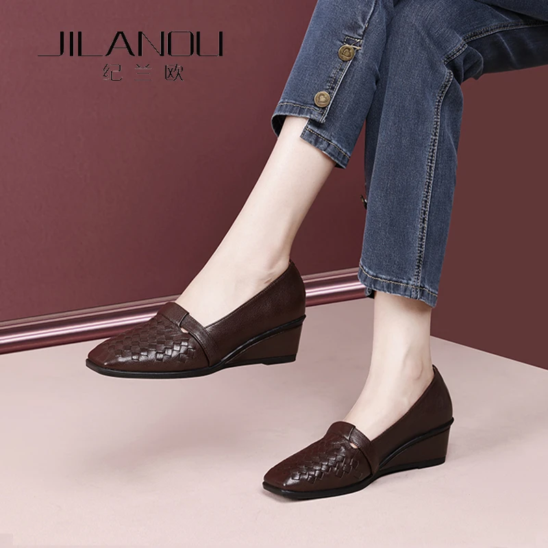 复古风鞋子浅口低跟单鞋女2025秋季新款软底不累脚皮鞋坡跟妈妈鞋