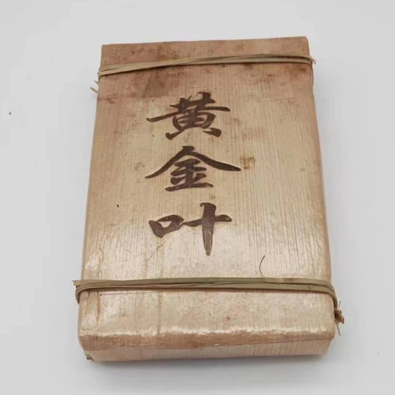 茶马之韵云南临沧大叶种百年古树普洱生茶黄金叶茶砖500克黄片