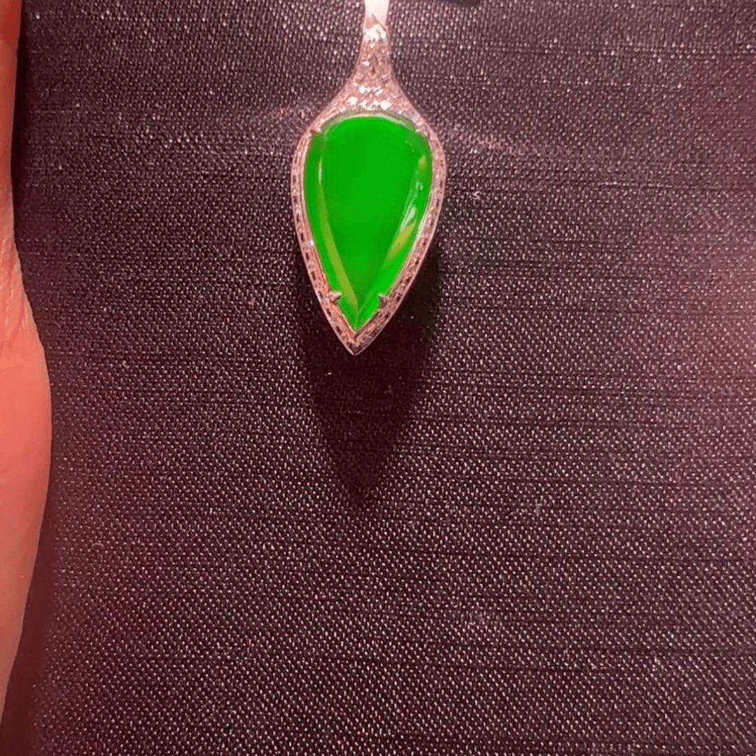 翡翠颈饰18K金镶嵌水滴