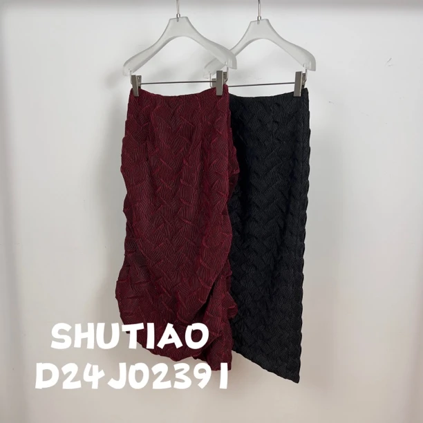 【SHUTIAO】2024秋冬：新款小众设计款裙子D24J02391