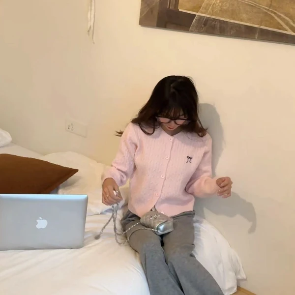 秋季新款粉色甜美减龄圆领针织衫外套女韩版休闲百搭短款开衫上衣