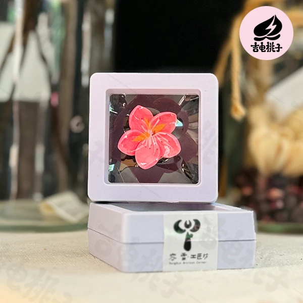 桃花朵朵开胸针磁吸设计佩戴方便提升气质