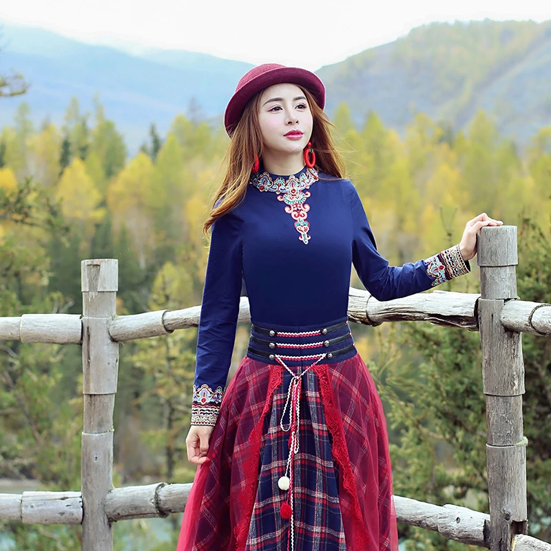 两人故事民族风女装秋装新款打底衫高领长袖绣花上衣T恤女TX0575