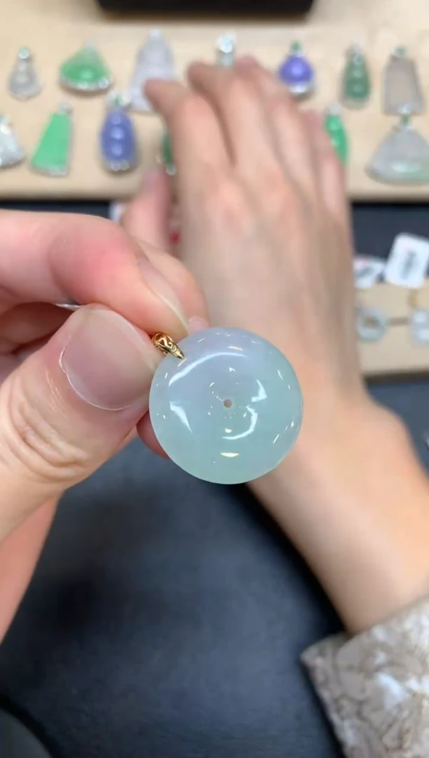 【闪购商品】翡翠颈饰18K金镶嵌平安扣【无服务费】