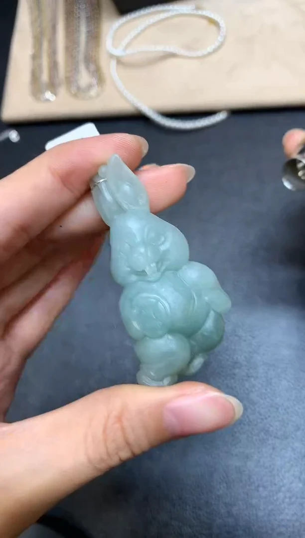 【闪购商品】定制翡翠未镶嵌兔子【无鉴赏确认抛光不退换