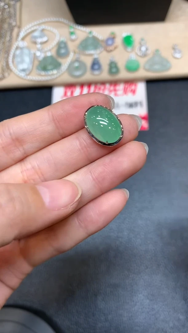 【闪购商品】翡翠吊坠(不含链)18K金镶嵌蛋面【无服务费