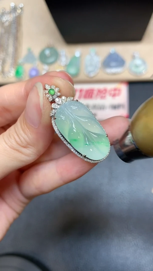 【闪购商品】翡翠吊坠(不含链)18K金镶嵌【无服务费