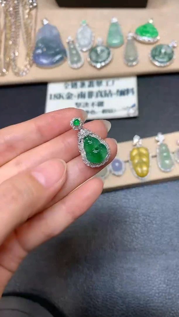【闪购商品】翡翠吊坠(不含链)18K金镶嵌葫芦【无服务费