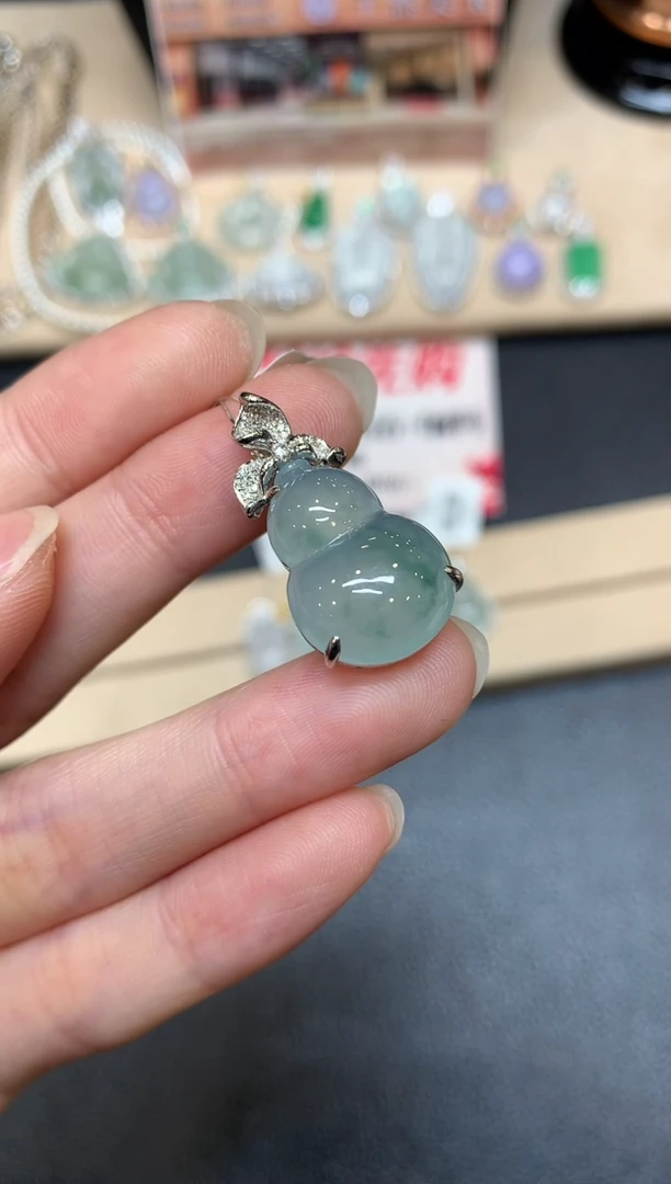 【闪购商品】翡翠吊坠(不含链)18K金镶嵌葫芦【无服务费