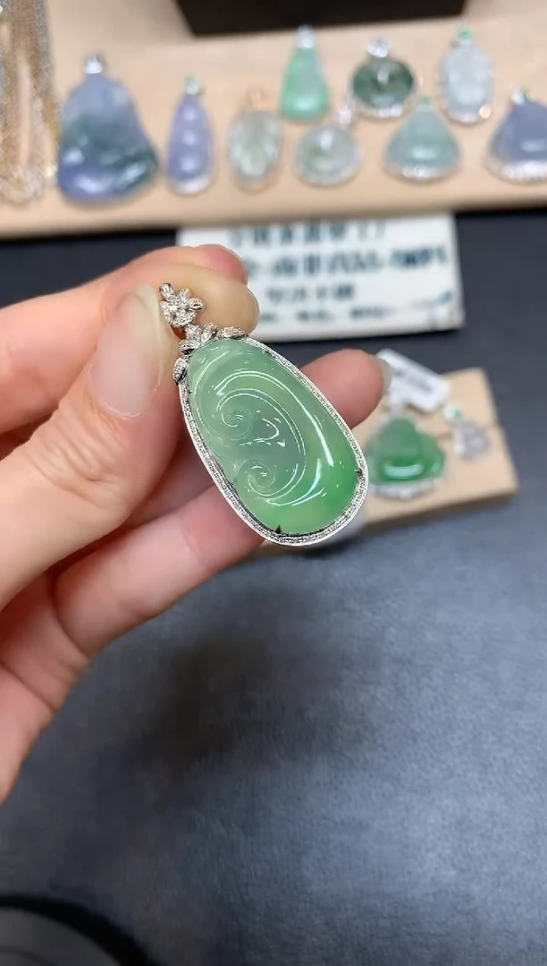 【闪购商品】翡翠吊坠(不含链)18K金镶嵌如意【无服务费