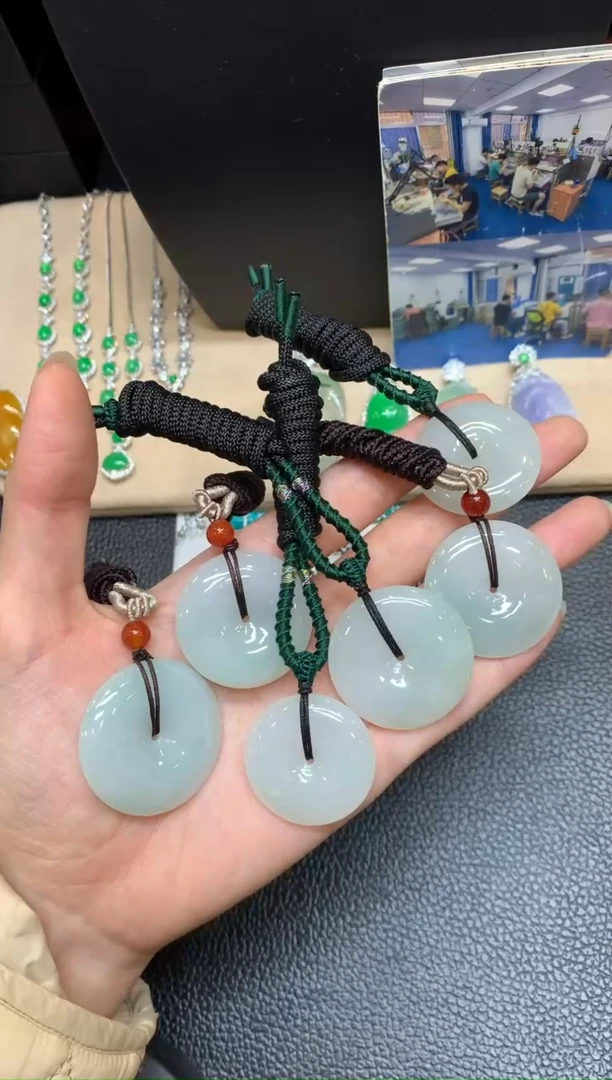 【闪购商品】翡翠颈饰未镶嵌平安扣【多样性发货一件