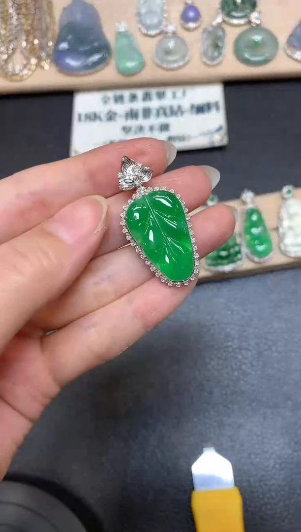 【闪购商品】翡翠吊坠(不含链)18K金镶嵌叶子【无服务费