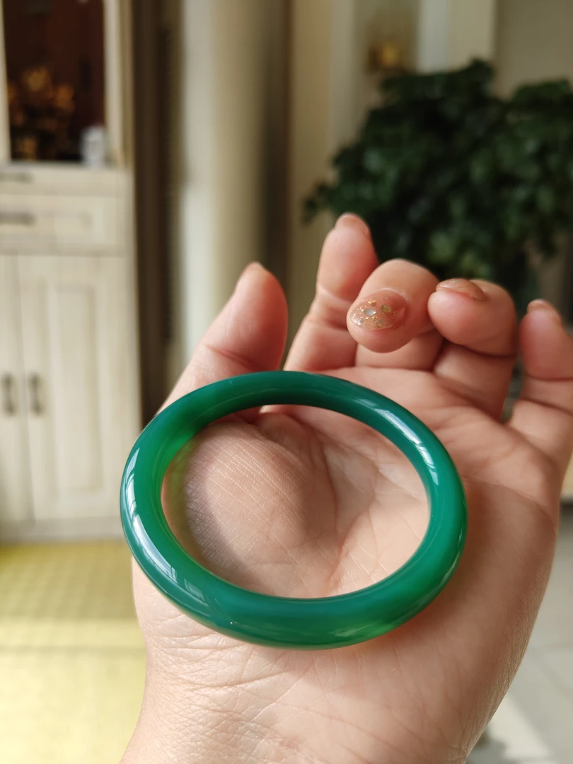 玛瑙玉髓圆条美人条手镯阳绿满绿完美漂亮多样性发一个