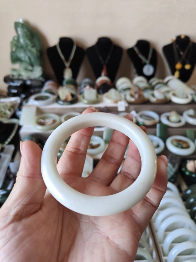 岫玉手镯各种款式各种颜色保真完美福利价联系客服留言报圈口发货