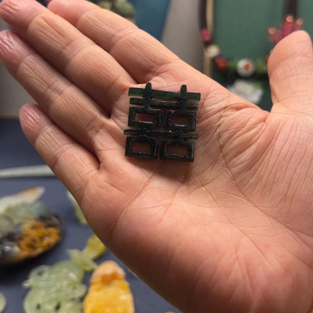 【闪购商品】蛇纹石玉压襟合金王*兮