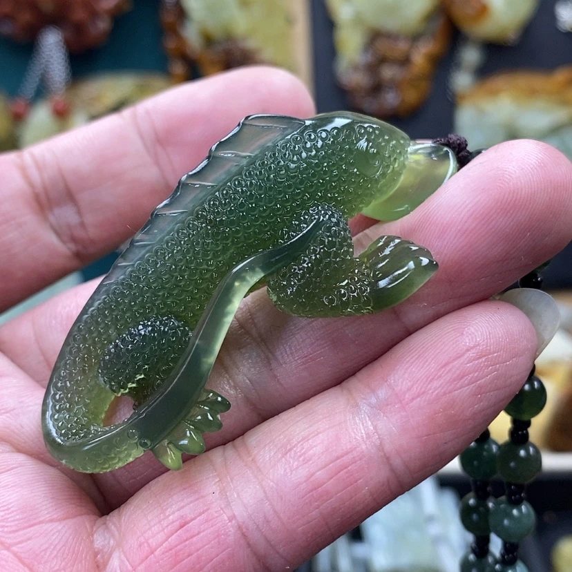 【闪购商品】蛇纹石玉吊坠未镶嵌