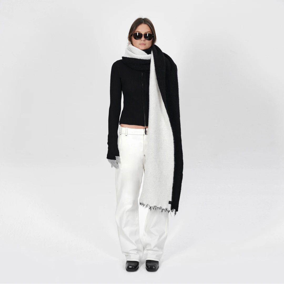 rarely alike撞色马海毛双面围巾披肩 黑白